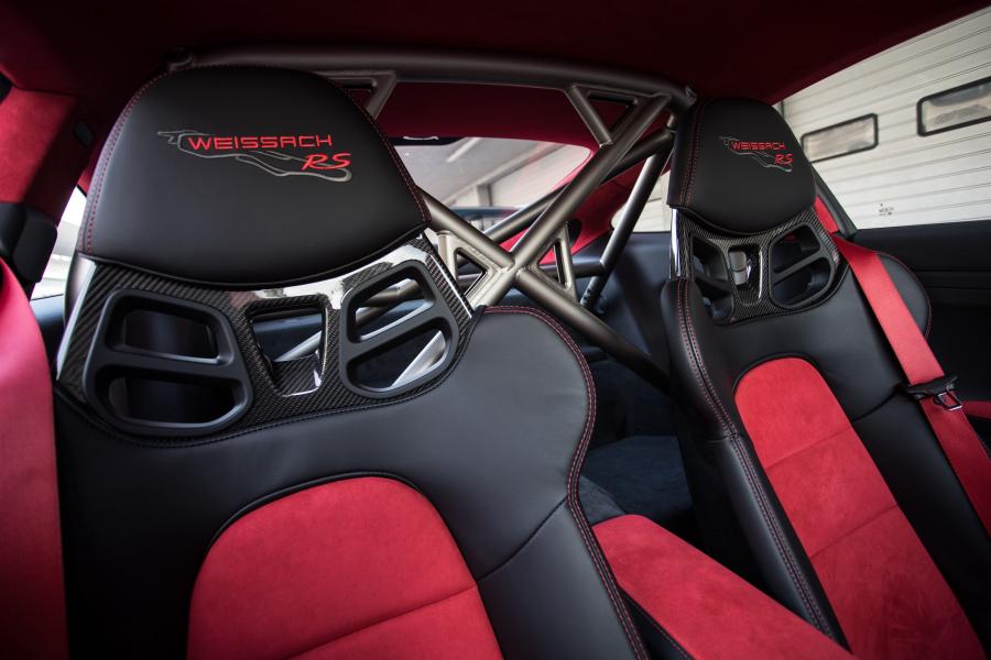 Детали интерьера Porsche 911 GT2 RS (991) 2017 года  (WW) (фото 19 из 93)